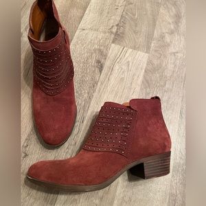 Lucky Brand ladies Sz 8 Suede Boots